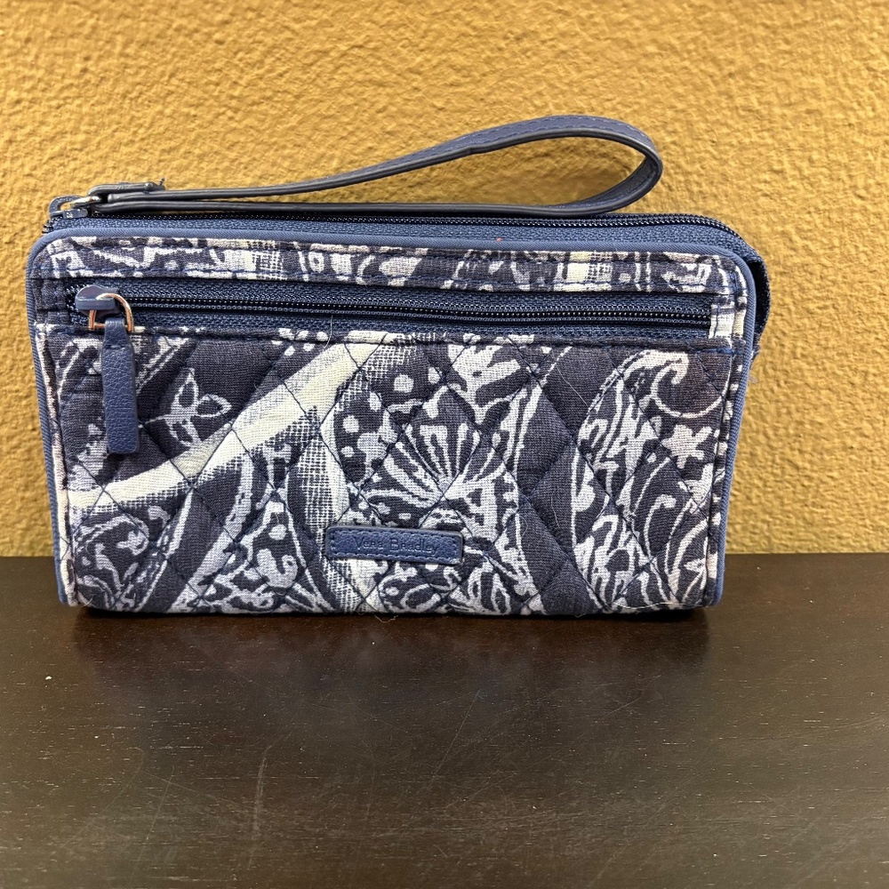 VERA BRADLEY Paisley Wristlet Wallet